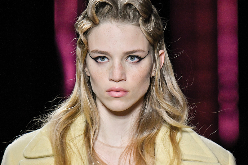 2021 Makyaj Trendleri: Canlı ve Işıl Işıl