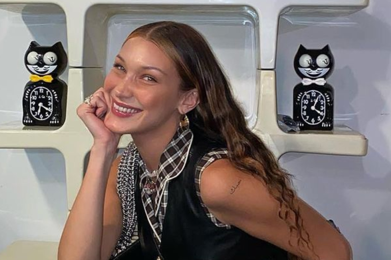 Bella Hadid’in Yeni Dövmelerindeki Arapça Yazıların Anlamı