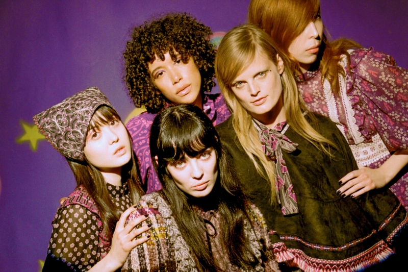 60’ların Parti Ruhu: Anna Sui Sonbahar 2021 Koleksiyonu