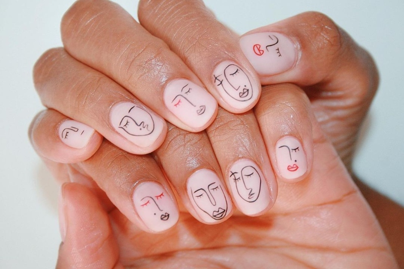 Yükselen nail art trendi: Soyut yüzler