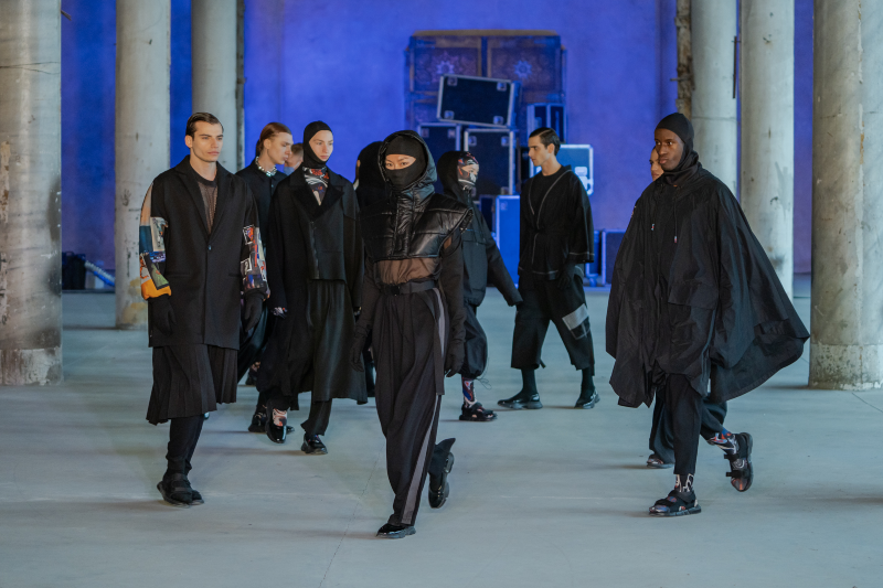 Y Plus 2021-2022 Sonbahar-Kış Koleksiyonu Köklerinden Beslenmeye Devam Ediyor