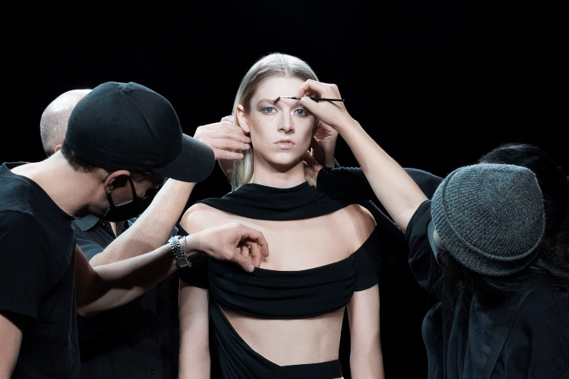 Büyüleyici Bir Deneyim: Mugler İlkbahar/Yaz 2021 Koleksiyonu