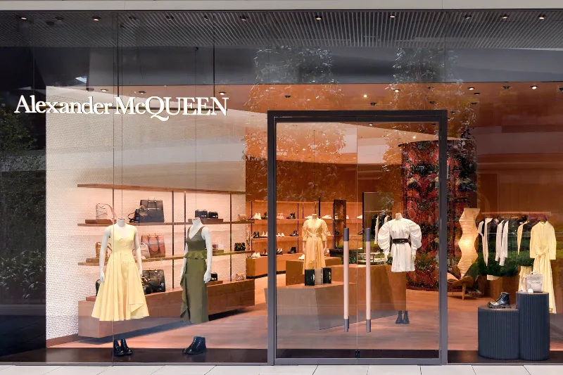 Alexander McQueen, Zorlu Center’da Açıldı