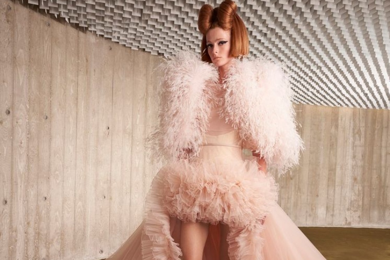 İddialı Hacimler: Giambattista Valli Sonbahar/Kış 2022 Couture Tasarımları
