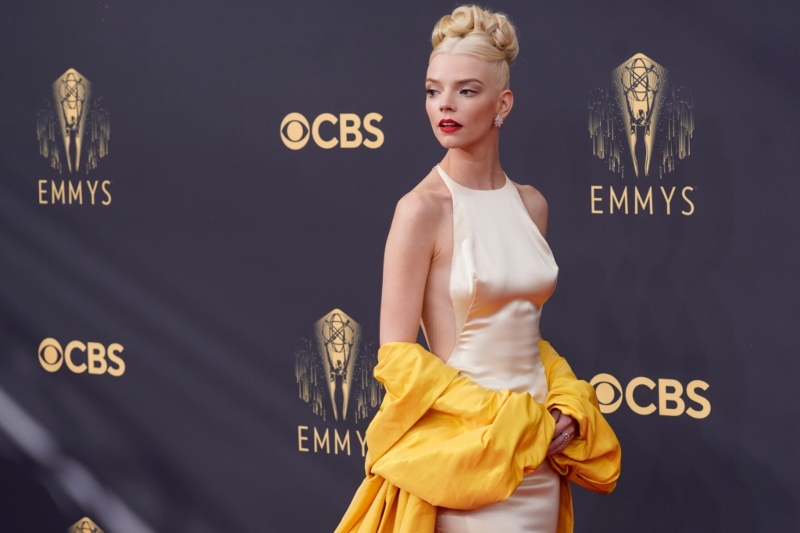 2021 Emmy Ödülleri’nden Öne Çıkan Kırmızı Halı Görünümleri