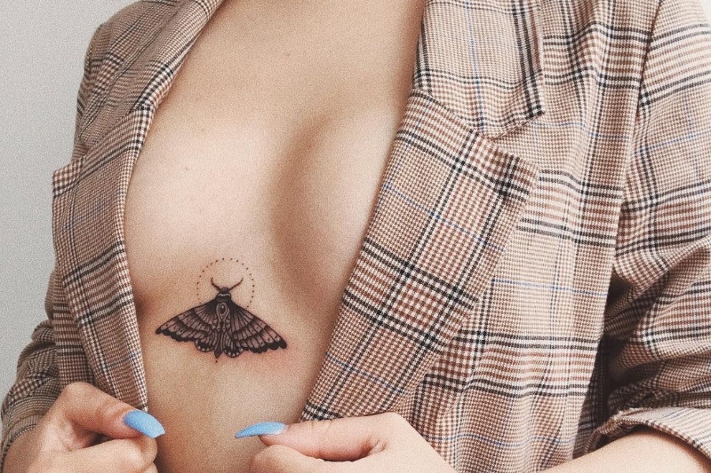 Cazibesi Yüksek 19 Göğüs Altı Dövmesi