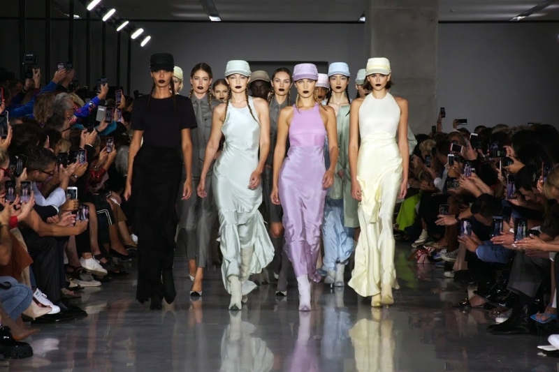 MaxMara İlkbahar/ Yaz 2022 Defilesini Canlı İzleyin