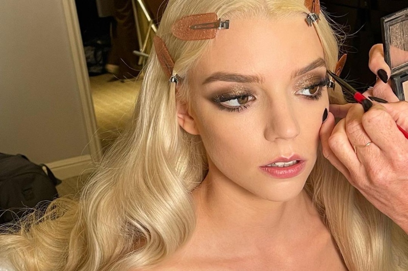 Bakışları Üzerinize Çekecek Yeni Yıl Makyajı Fikirleri