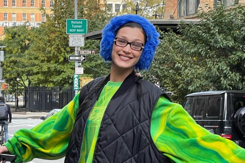 Bella Hadid İlhamlı Mikro Trend: Pelüş Kulaklık