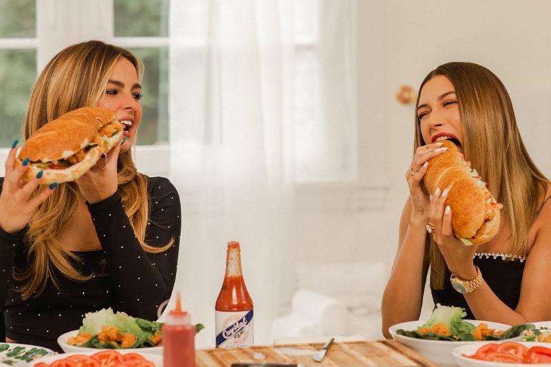 Hailey Bieber’dan “Pizza Tost” Tarifi