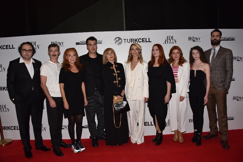 Merakla Beklenen “Adı Aylin” Oyununa Ünlü İsimlerden Büyük İlgi