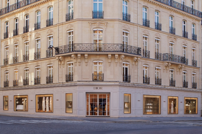 30 Montaigne Kapılarını Yeniden Açıyor