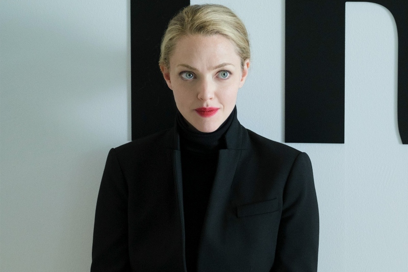 Amanda Seyfried’in The Dropout Dizisindeki Boğuk Ses Tonunun Nedeni