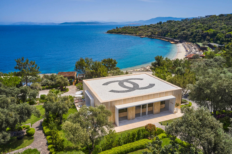 Chanel’in Bodrum’daki Sezonluk Butiğini Keşfedin