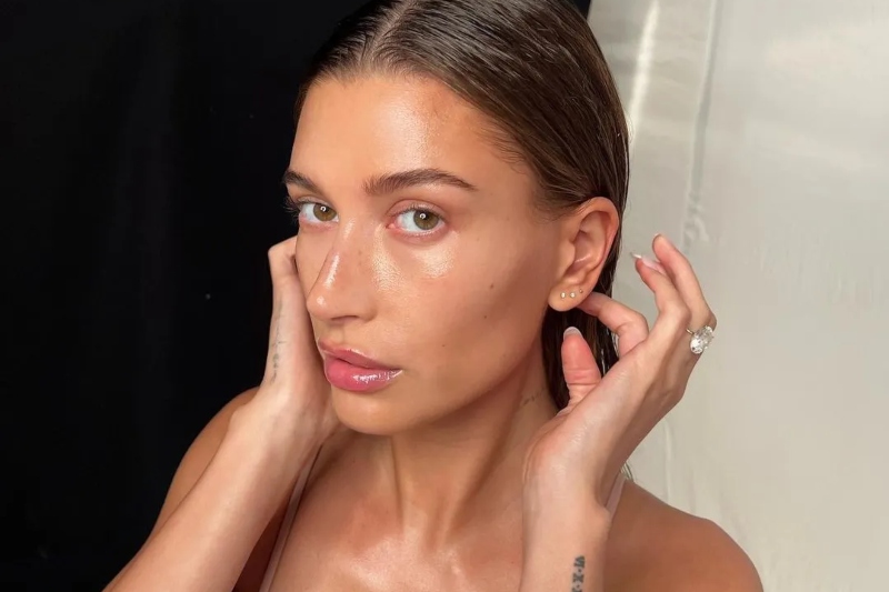 Mükemmel parıltı için dudak ve yanak renklendirici ürünler