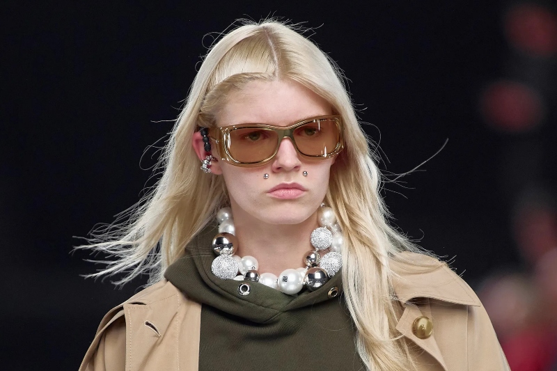 2022-23 Sonbahar – Kış podyumlarından dikkat çeken gözlük modelleri