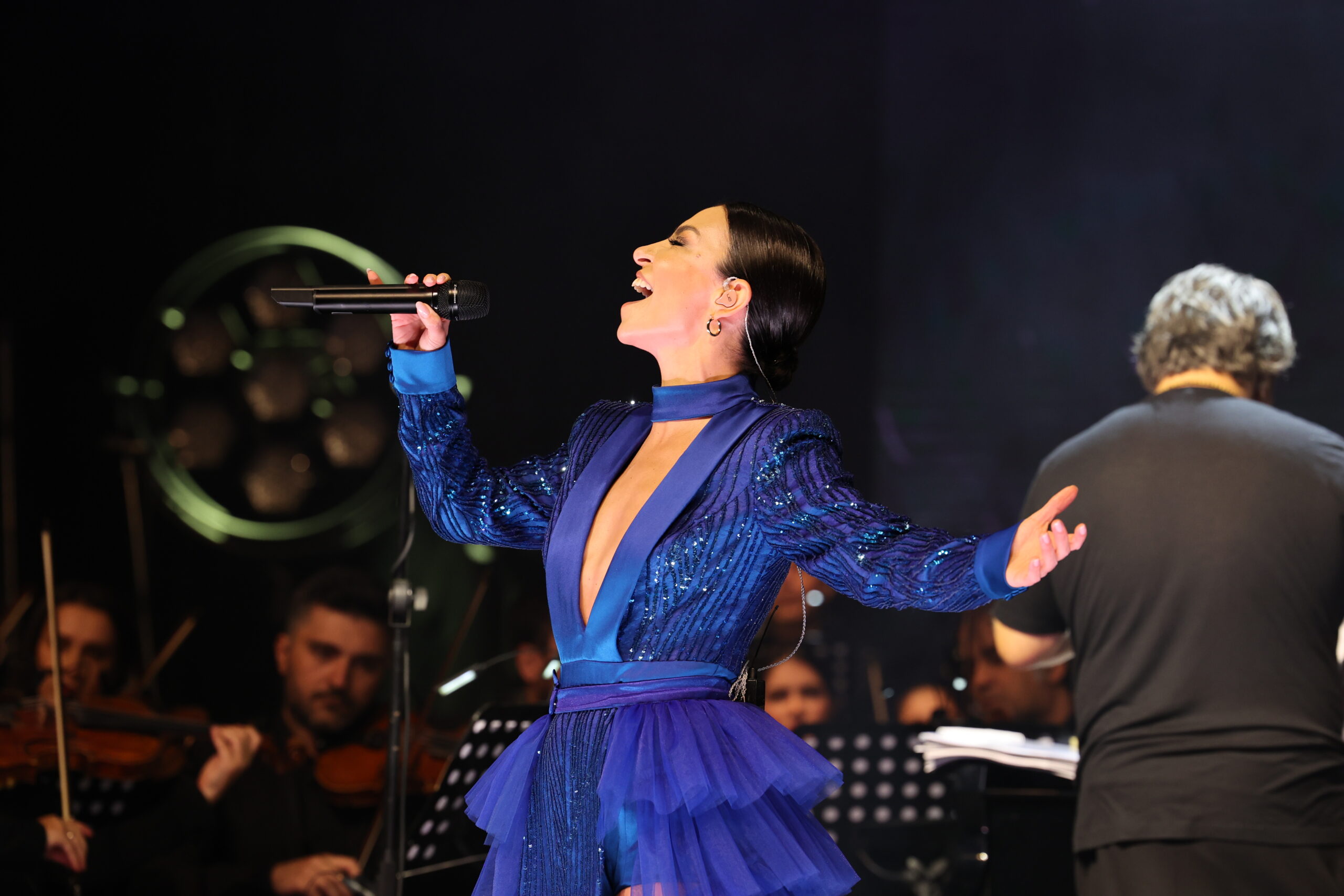 Fatma Turgut Tasarımcı Sultan Gadimbayli Kostümü ile Büyüledi