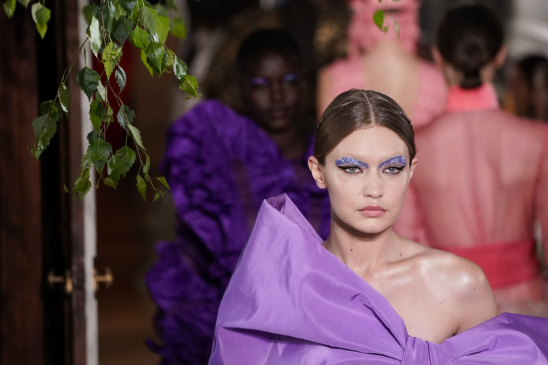 Valentino Le Club Couture 2023 İlkbahar/Yaz Defilesini Canlı Yayınla İzleyin