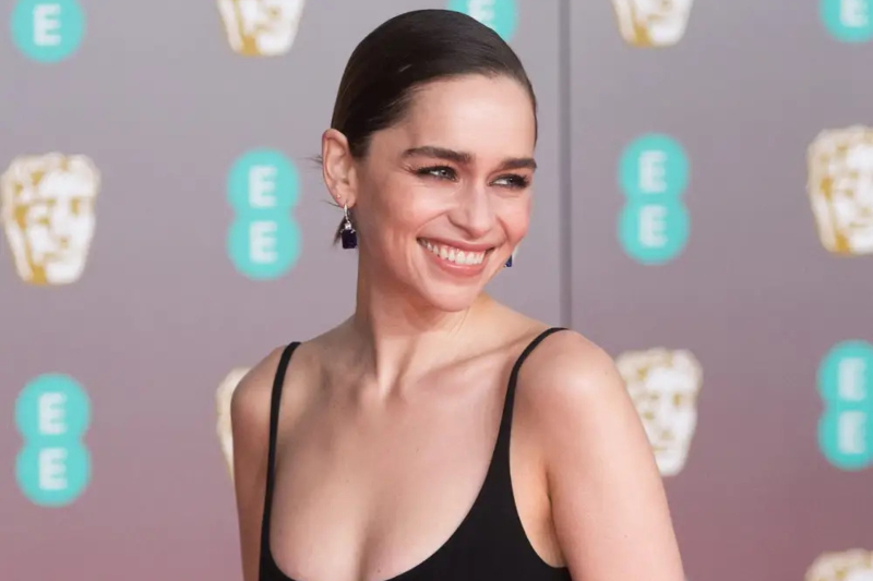 Emilia Clarke Cilt Bakım Rutinini Paylaştı