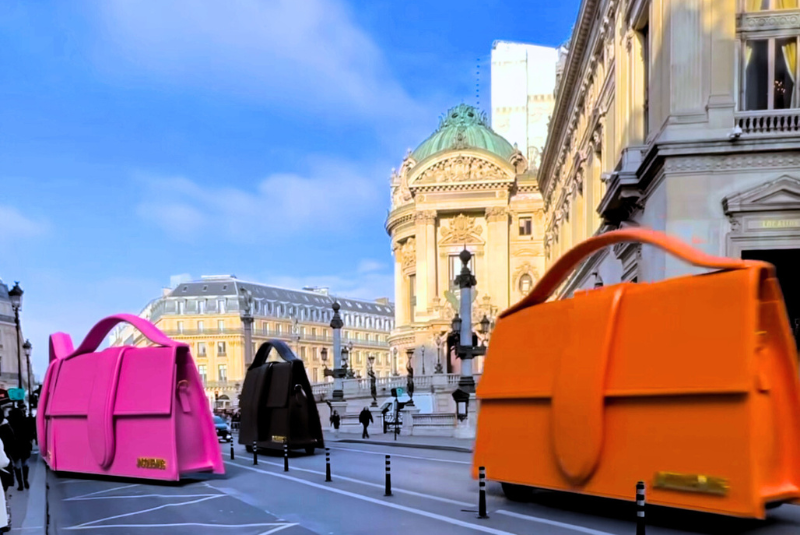 Jacquemus Le Bambino Çantaları Paris Sokaklarında