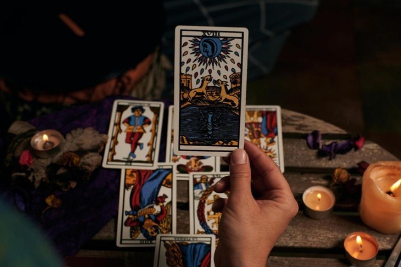 2023’ün geri kalanında burçları bekleyen tarot tahminleri