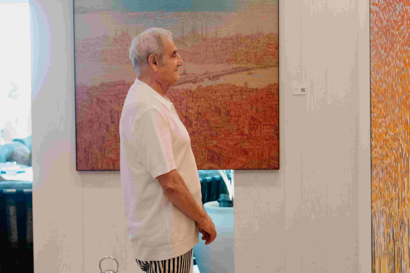 Ünlü ressam Devrim Erbil’in kişisel sergisi The Bodrum Edition’da sanatseverlerle buluşmaya devam ediyor