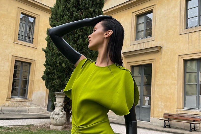 Bella Hadid’in en sevilen podyum görünümleri