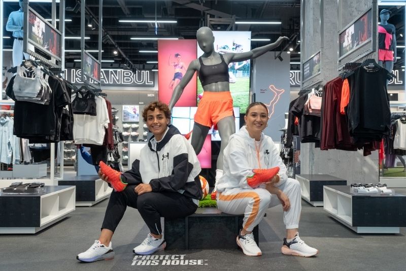 Under Armour, kadınların ayak yapısına özel futbol kramponu üretti
