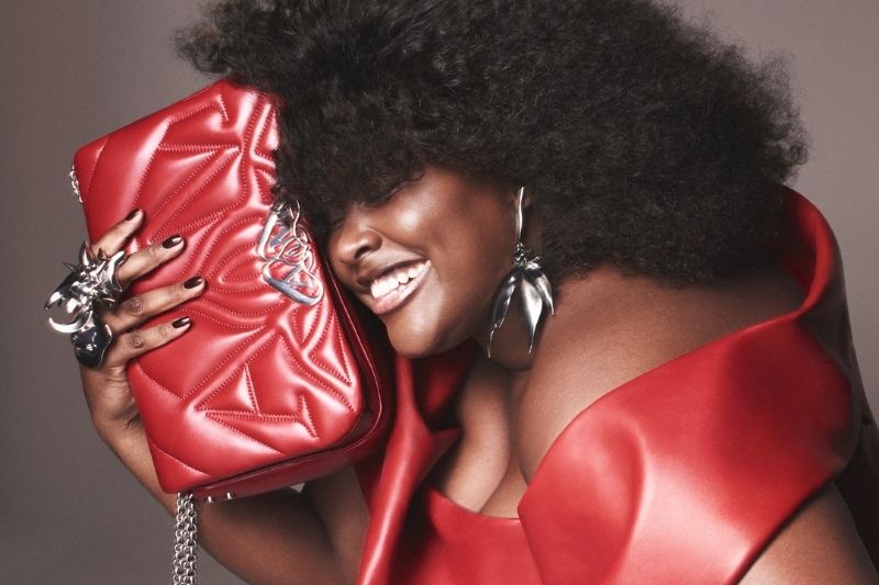 Alexander McQueen’den Seal Bag’e yeni yorum: Alexander McQueen Seal Small Bag