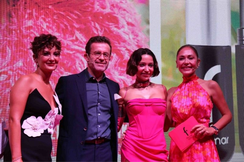 Flormar marka dönüşümünü yeni marka elçisi Zeynep Bastık ile rengarenk bir davette kutladı