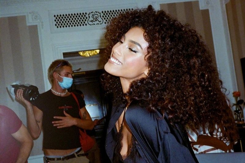 Saç buklelerinizi korumanız için bilmeniz gereken ipuçları