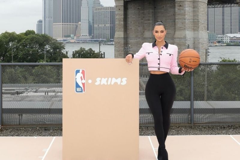 Kim Kardashian’ın markası Skims NBA’in resmi iç çamaşırı sponsoru oldu