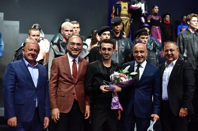 Koza Genç Moda Tasarımcıları Yarışması’nın birincisi Muhammed İloğlu’nu yakından tanıyalım