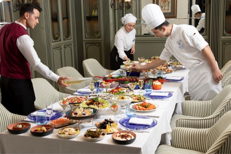 Çırağan Palace Kempinski’nin yenilenen lüks catering hizmetiyle ihtişam adresinizde