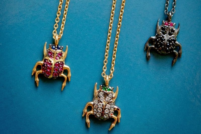 Begüm Khan, minimalist bir bakış açısıyla Petite Khan koleksiyonunu tanıtıyor!