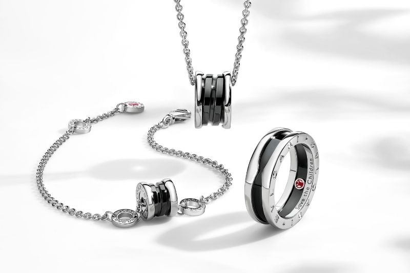 Bulgari ve Save The Children iş birliklerini özel tasarım bir kolye ve #WithMeWithYou kampanyasıyla kutluyor