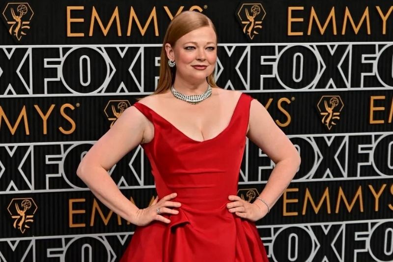 75. Emmy Ödülleri’nde kırmızı halı şıklığı