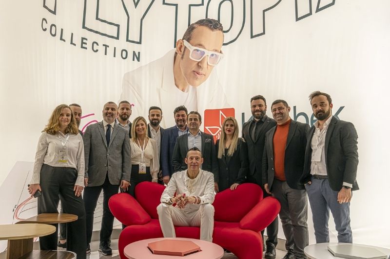 Kelebek Mobilya standında Karim Rashid rüzgarı