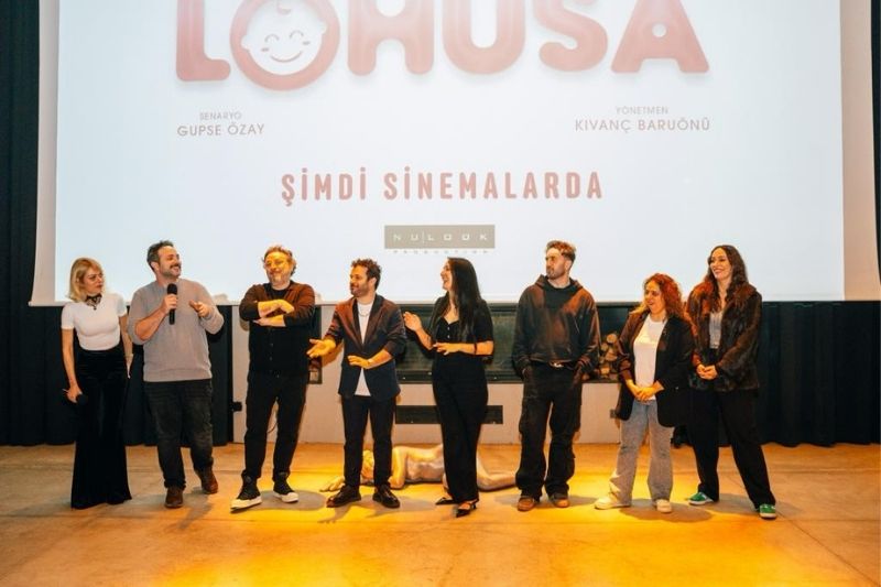 Lohusa filmine coşku dolu İzmir gösterimi