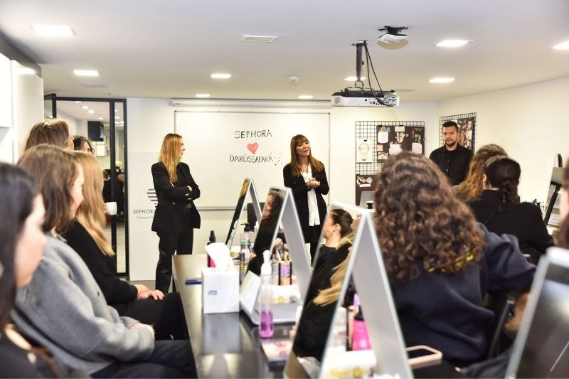 Sephora, güçlü kadınlar için ‘Classes For Confidence’ adlı özgüven sınıflarını başlatıyor