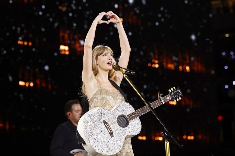 Taylor Swift bu kez turne filmiyle rekor kırdı