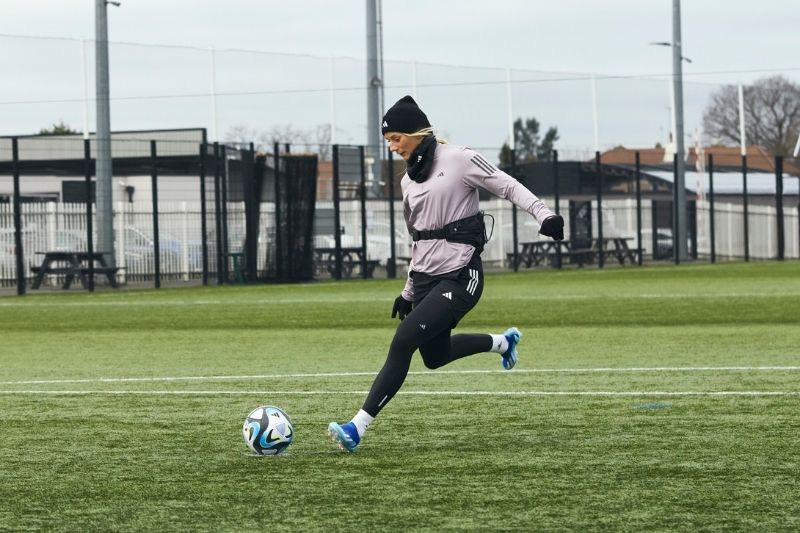 adidas, sporculara güç veren duruşuyla negatif baskılara meydan okuyor