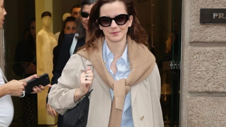 Emma Watson sade ve şık stiliyle Milano Moda Haftası’nda