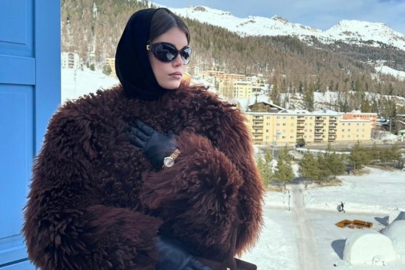 Kaia Gerber’in gösterişli kayak sonrası stili