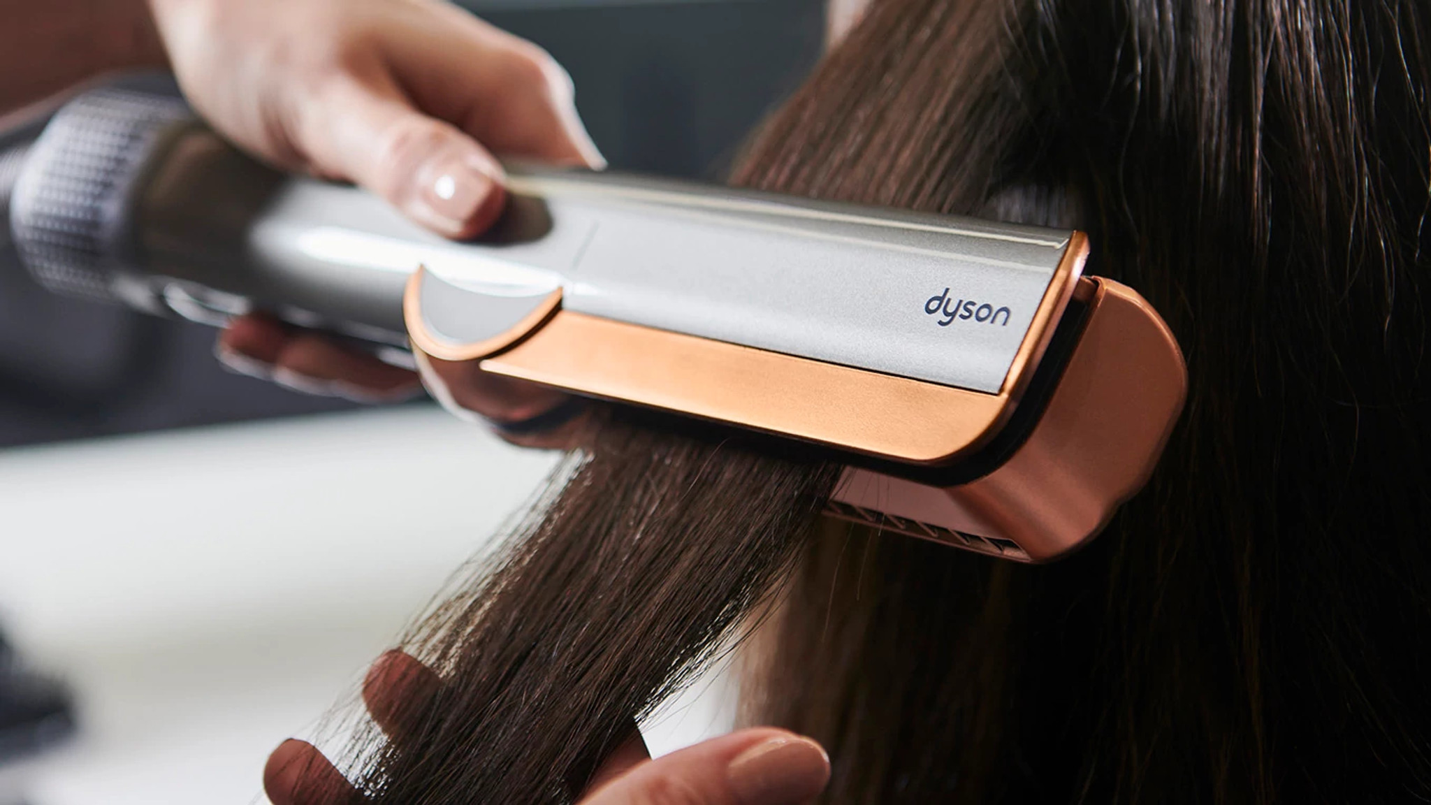 Saç düzleştirme deneyimini değiştiren teknoloji: Dyson Airstrait™