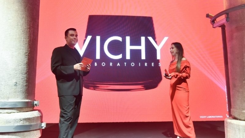 Vichy’den 2024’ün en iddialı göz kremi için görkemli tanıtım
