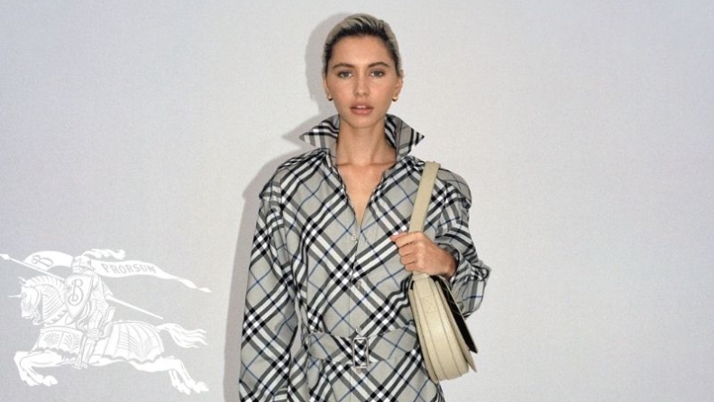 Burberry’den temel giyimin yeni bir ifadesi