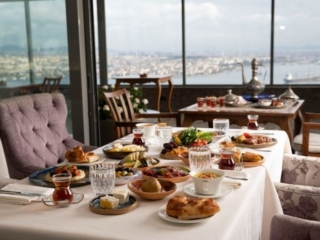 Intercontinental Istanbul’un panoramik manzarası eşliğinde keyifli bir iftara davetlisiniz