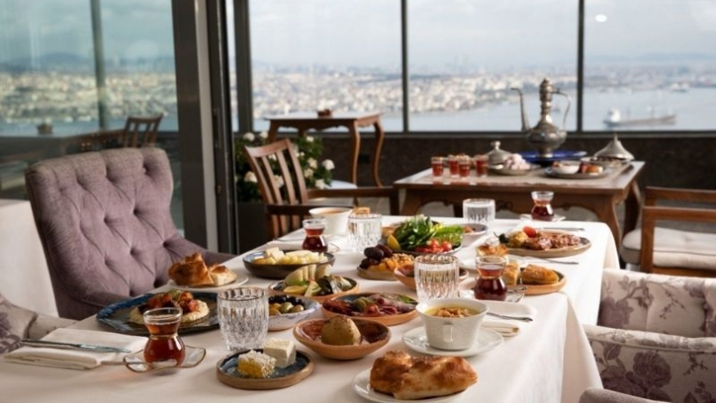 Intercontinental Istanbul’un panoramik manzarası eşliğinde keyifli bir iftara davetlisiniz