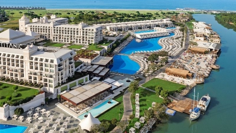 Benzersiz bir konum, yeşilin ve mavinin eşsiz adası: Titanic Deluxe Golf Belek